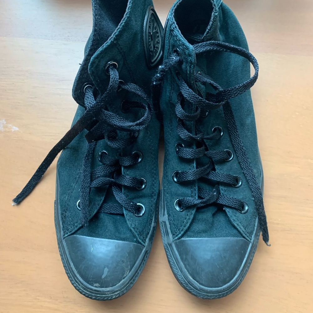All black converse!